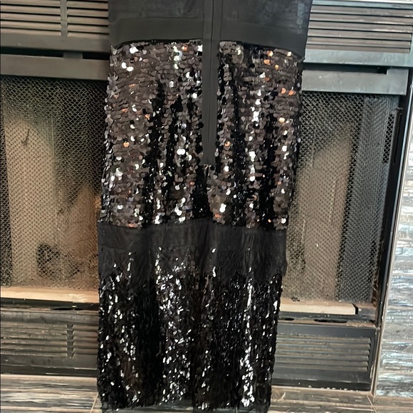 Elegant Black Sequin Dress - Picture 3 of 9